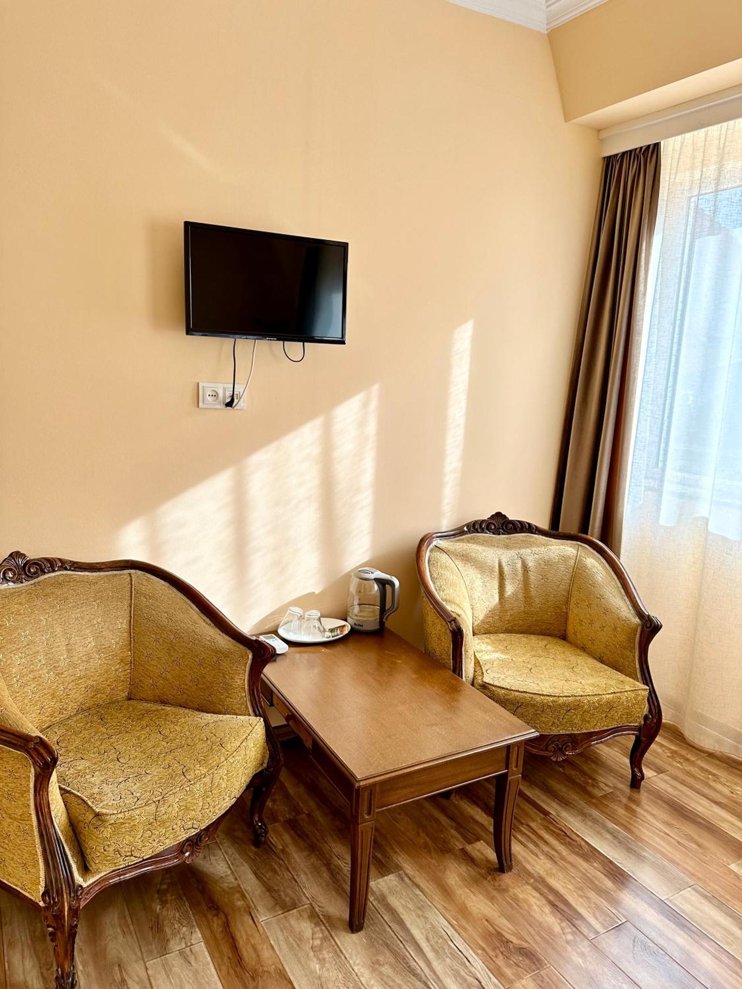 Old Clty Hotel Batumi Ngoại thất bức ảnh