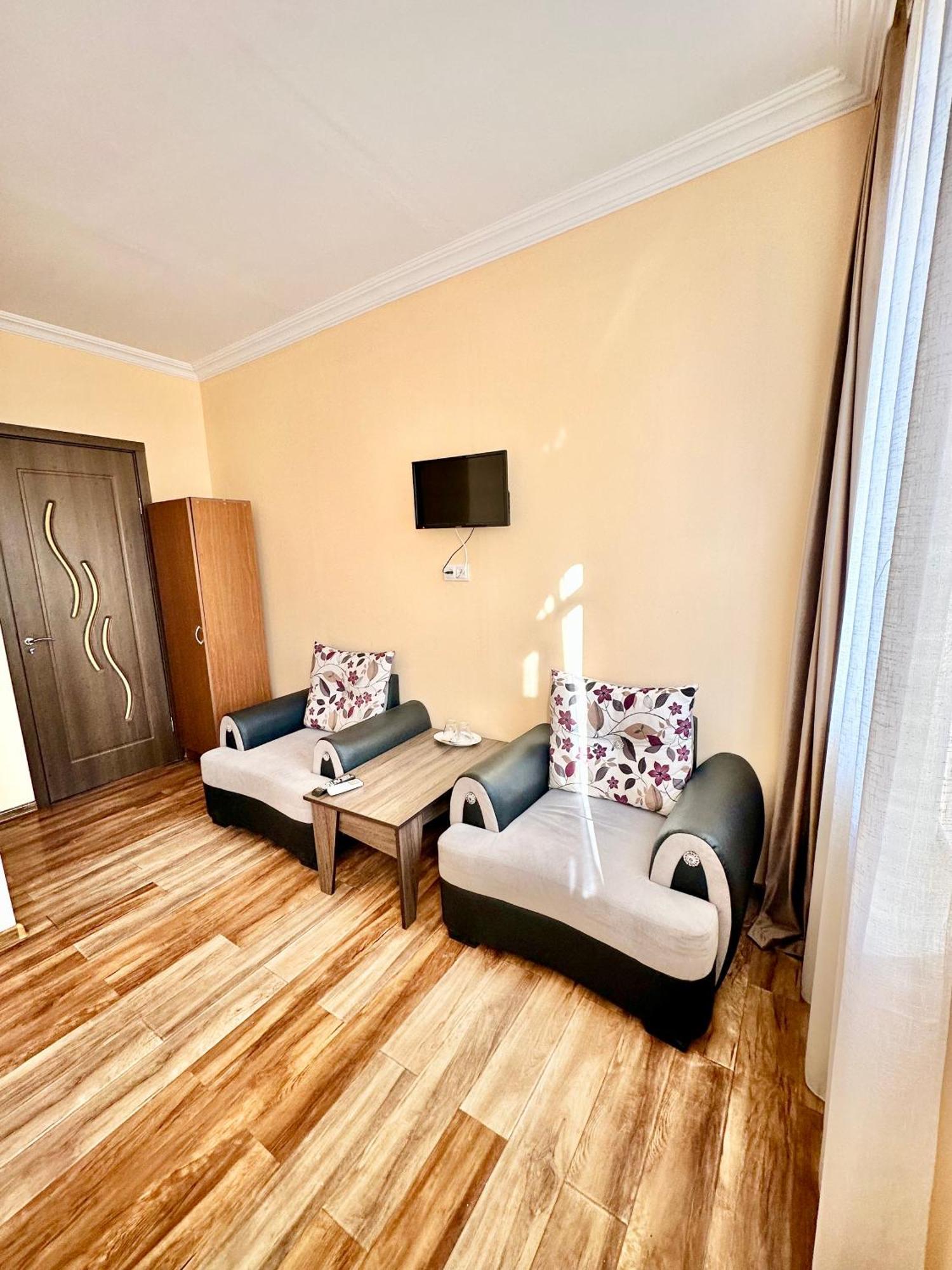 Old Clty Hotel Batumi Ngoại thất bức ảnh