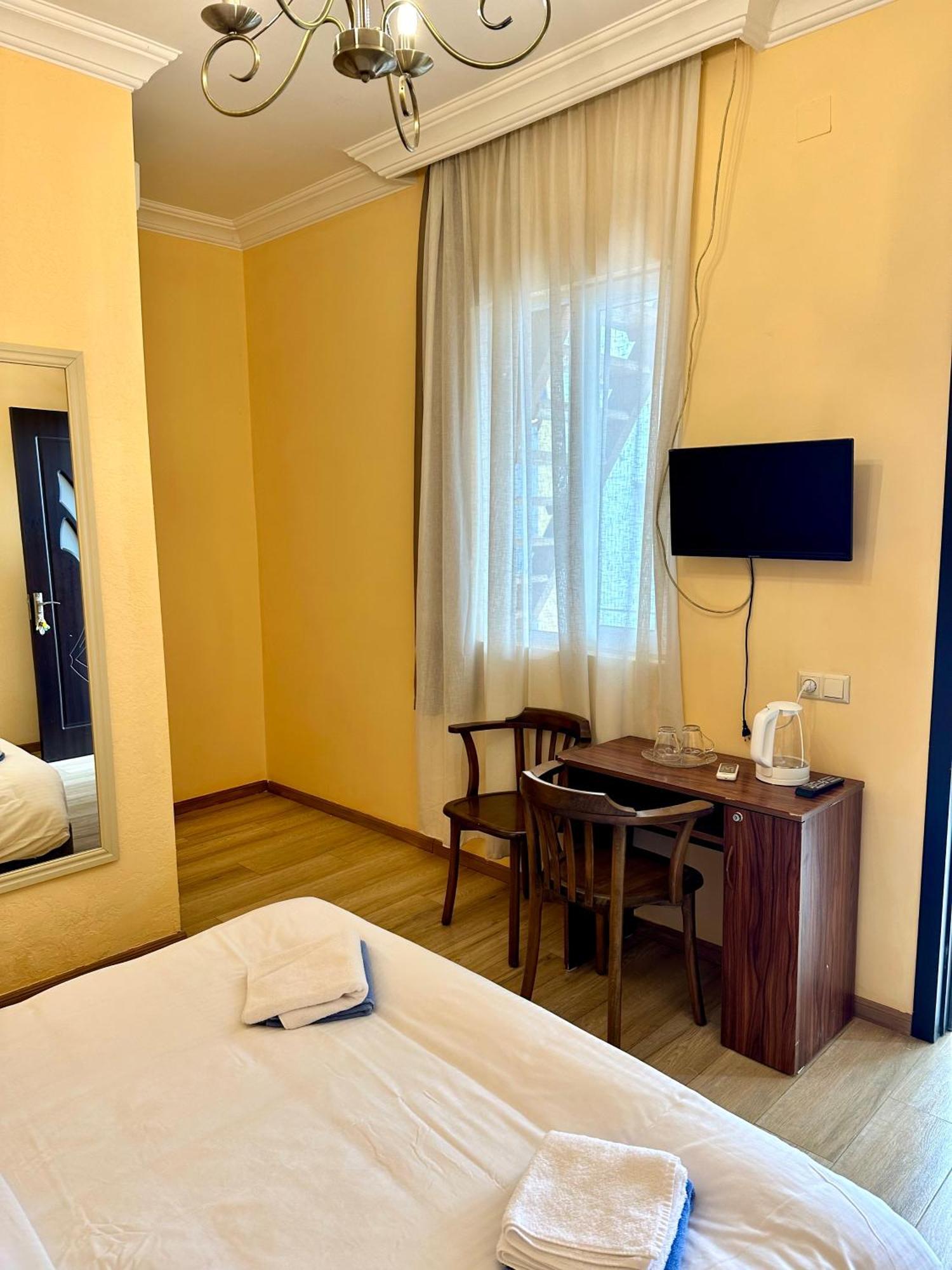 Old Clty Hotel Batumi Ngoại thất bức ảnh